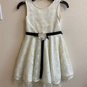 Girls white floral dress with embroidery size 5